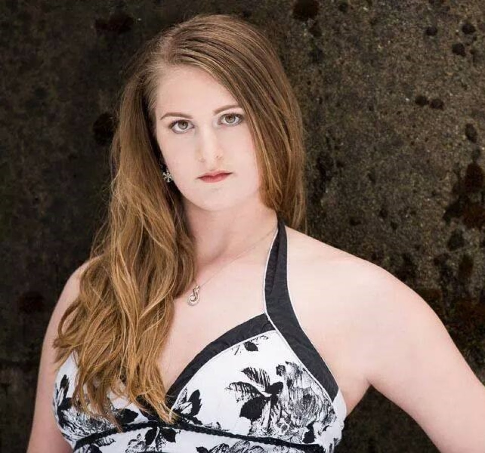 Essance Ray, Social Chair